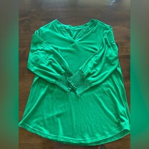 Women’s V-Neck Long Sleeve Top in Emerald Green